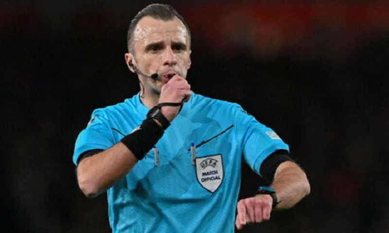 Trọng tài từng dính án treo còi sẽ cầm cân nảy mực trận Betis – Chelsea